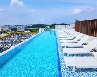 Hotel Marinabay Korea Ara - Gimpo - Pool