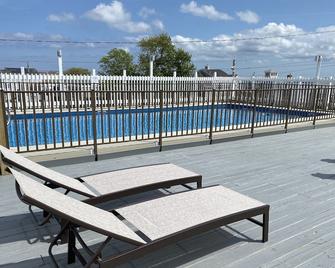 Ways Motel - Hampton - Pool