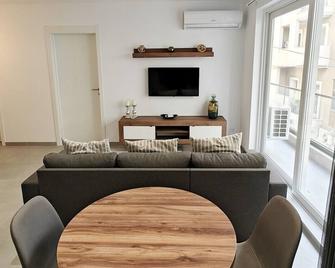 Sea Esta 2 - Gżira - Living room