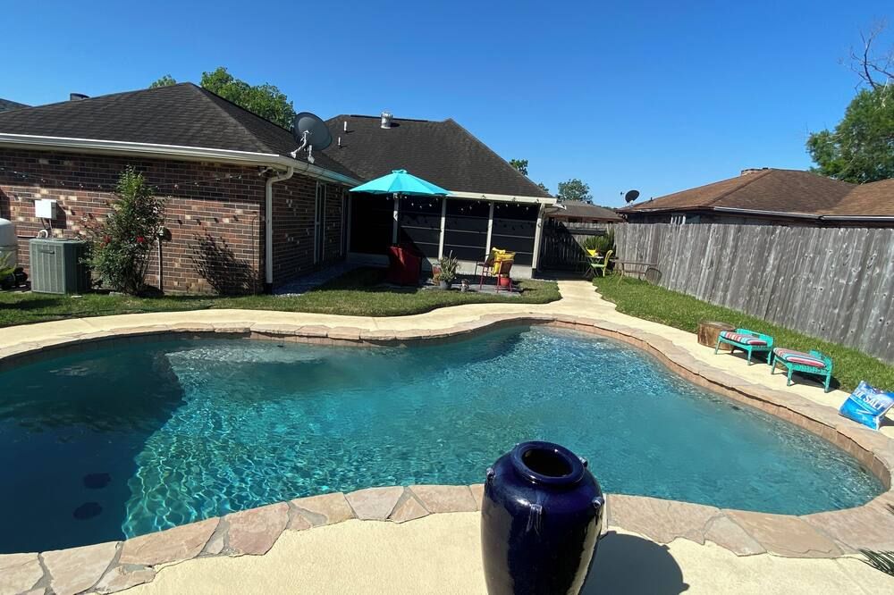 Charming 3-bedroom house with WiFi, AC in delightful New Orleans, pool, safe - ניו אורלינס - בריכה