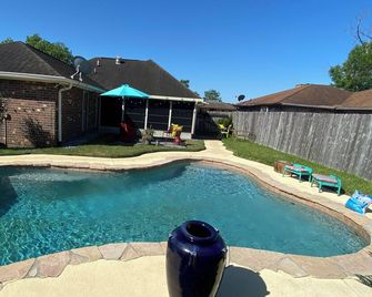 Charming 3-bedroom house with WiFi, AC in delightful New Orleans, pool, safe - New Orleans - Havuz