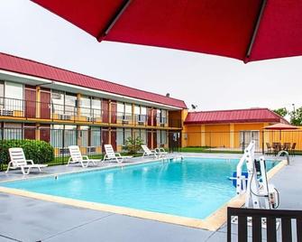 2 Budget-Friendly Rooms Near Popular Attractions – Close to I-10 - 斯萊德爾 - 游泳池