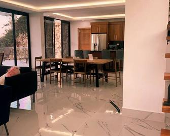 Charming 3-bedroom villa with WiFi, AC in fabulous Cabrera - Cabrera - Dining room