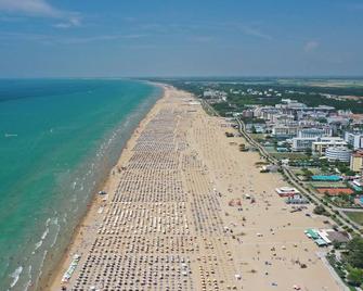 Apartment In Bibione For 8 People - Bibione - Strand