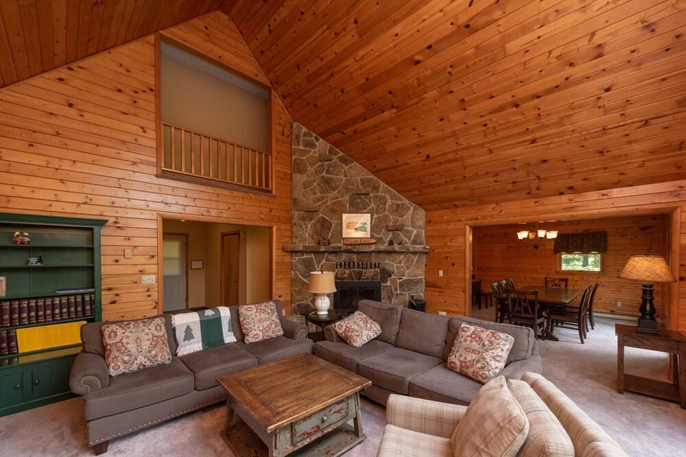 Deep Creek Dog Friendly Cabin w/ Dock & Fireplace