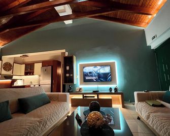 Vasilikis Apartments - Darátsos - Living room