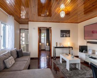 GuestReady - Restful Getaway in Madeira - Estreito da Calheta - Living room