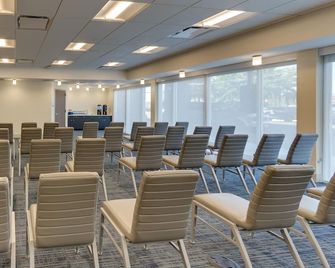 Holiday Inn Express & Suites Roanoke – Civic Center - רואנוק - חדר ישיבות