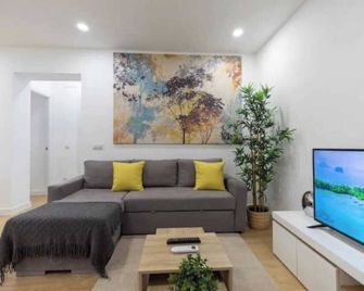 AR Plaza Castilla apartamento amplio y moderno - Madrid