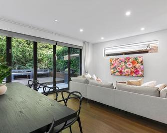 4 Bdr Federation Style Home - Sydney - Living room