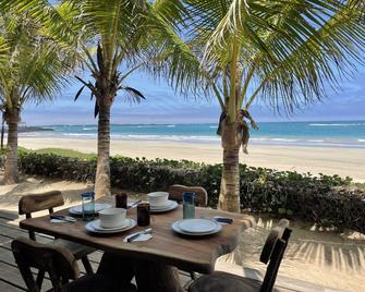 Mi Playa Galapagos Beachfront Apartments - Puerto Villamil - Patio