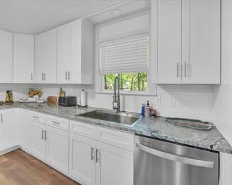 Lake Eufaula, OK Lakefront house on the beach. Sleeps 8, 3 bedroom, 2 bath - Checotah - Cocina