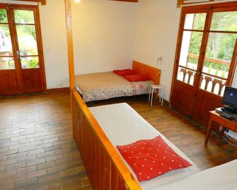 Authentic mountain chalet in Val d'Allos. Easy access. - Beauvezer - Bedroom