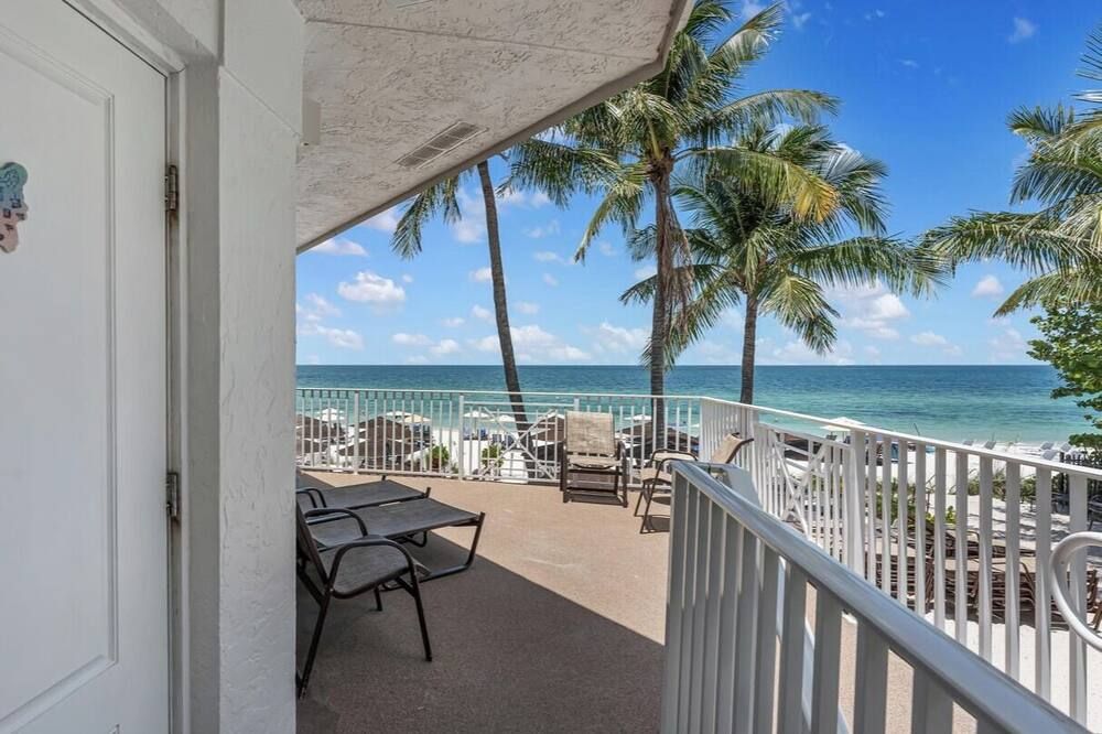 Vanderbilt Beach Resort - נייפלס - מרפסת