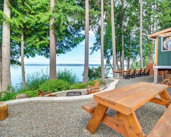 Fish, Crab & Clam: Waterfront Gem in Port Ludlow - Port Ludlow - Patio