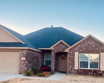 Cabernet Cottage Sleeps 6. Minutes to Casino, Concerts, Lake, College - Calera - Edificio