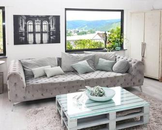 FränZ Comfortable holiday residence - Kamp-Bornhofen - Wohnzimmer