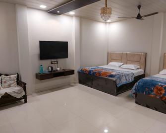 Goroomgo Rudram Inn Varanasi - Varanasi - Schlafzimmer