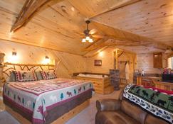 Upper Canyon Inn & Cabins - Ruidoso - Schlafzimmer