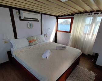 Cruise on gorgeous Indonesian Phinisi Boat - Labuan Bajo - Bedroom
