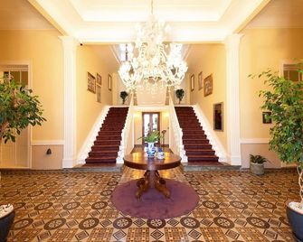 Rasim Palas - Cesme - Recepción
