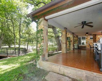 Lake Lbj 4br Home W/ Boat Deck, Huge Yard - Horseshoe Bay