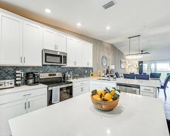 Pool and Golf Access Ave Maria Condo with Course View - Immokalee - Kitchen