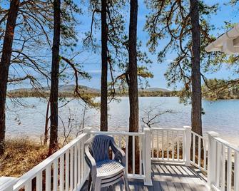 Lakefront home with private beach, access to dock/fishing/kayaks/boat slip - Ossipee - Balcony