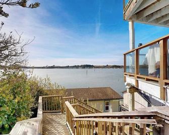 Bayside Cottage - Bodega Bay - Balcony