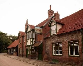 The Stag and Huntsman at Hambleden - הנלי און-ת'יימז - בניין