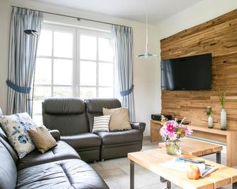 Ferienhaus Haubenlerche 16 - Fuhlendorf - Sala de estar
