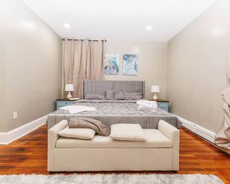 In-Unit Laundry Your Family and Friends Space - Boston - Bedroom