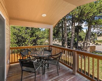 Cozy 1 bedroom in West Yellowstone, just 1 minute from Yellowstone Park! Alpine 1 - West Yellowstone - Balcón