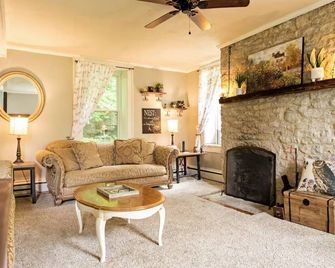 Charming Historical Cottage in Springfield, OH - Springfield - Wohnzimmer