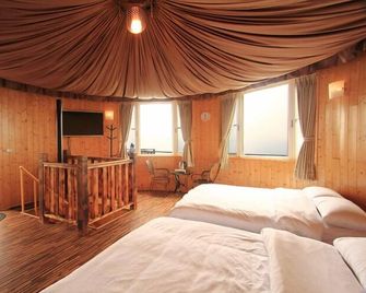 yurt in mountains - Ren-ai Township - Спальня