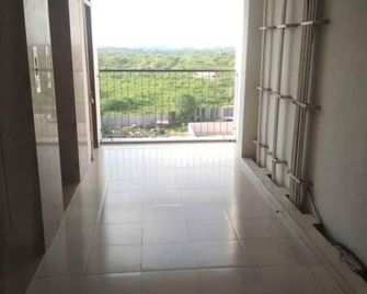 1room & kitchen with small balcony, full of sunlight & wind - Ahmedabad - Balcony