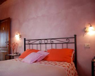Agriturismo D' Epoca La Marianella - Semproniano - Schlafzimmer
