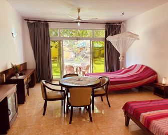 Raja Beach Hotel - Balapitiya
