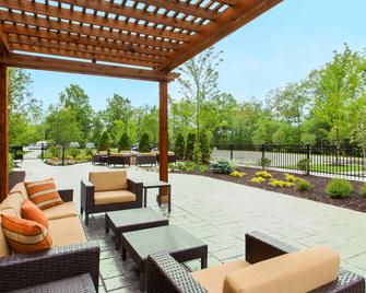 Courtyard by Marriott Pittsburgh North/Cranberry Woods - Cranberry Township - Patio
