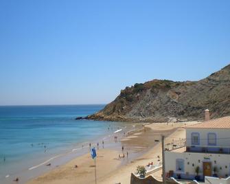 Fab Frontline Villa with Sea Views in Burgau, A/C, private pool, walk to beach! - Budens - Playa