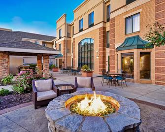 Staybridge Suites Middleton/Madison-West - Middleton - Innenhof