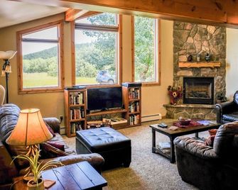 The Rising Wolf , with sunset views of Glacier Park - East Glacier Park - Wohnzimmer