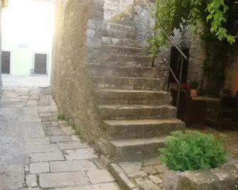 Bed & Breakfast Antico - Motovun - Escaleras