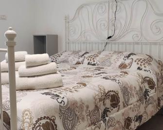 Da Vinci Affittacamere Borgo - Taranto - Bedroom