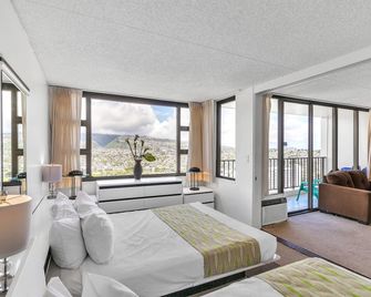 21st Floor Condo With View of Ko'olau Mountains and the Ala Wai Canal by Koko Resort Vacation Rentals - Honolulu - Bedroom