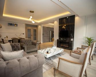 New Balturk Villas Sapanca - Sapanca - Living room