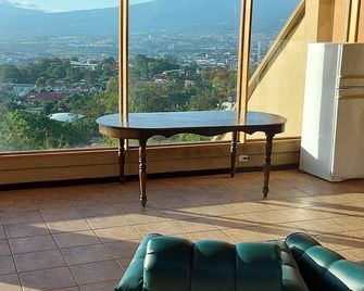 Hotel Monte Campana Escazu - Escazu - Balkón