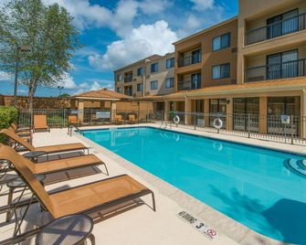 Courtyard by Marriott Albany - Albany - Bể bơi