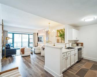The Gallery In Downtown Stamford - Stamford - Living room