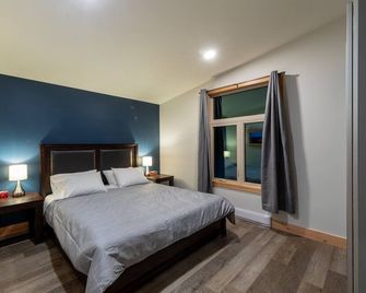 Red Fox Lodge, 2 bedroom, 2 bathroom with Hot Tub - Golden - Habitación
